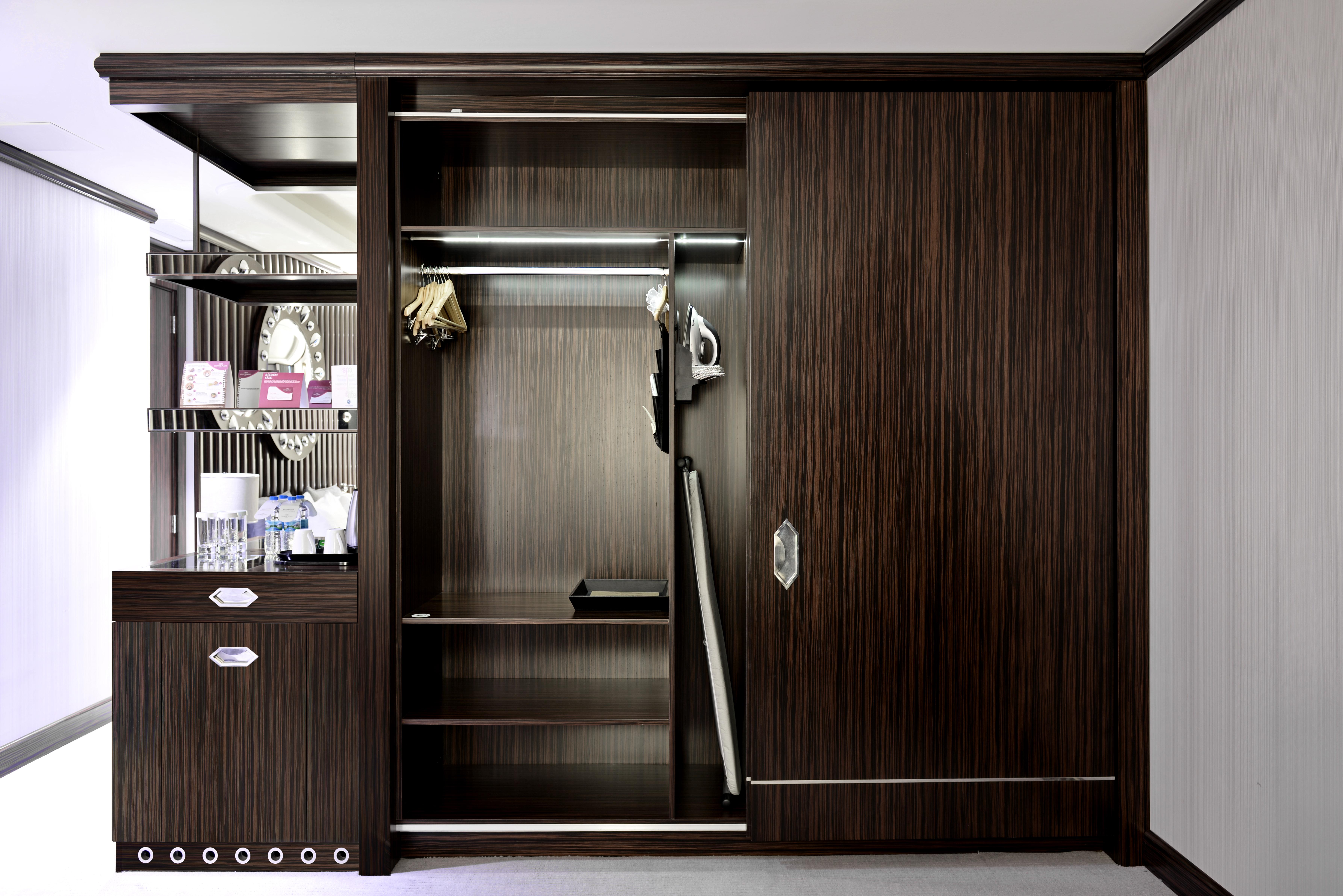 Crowne Plaza Bursa Convention Center & Thermal Spa By Ihg Luaran gambar Sliding wardrobe doors