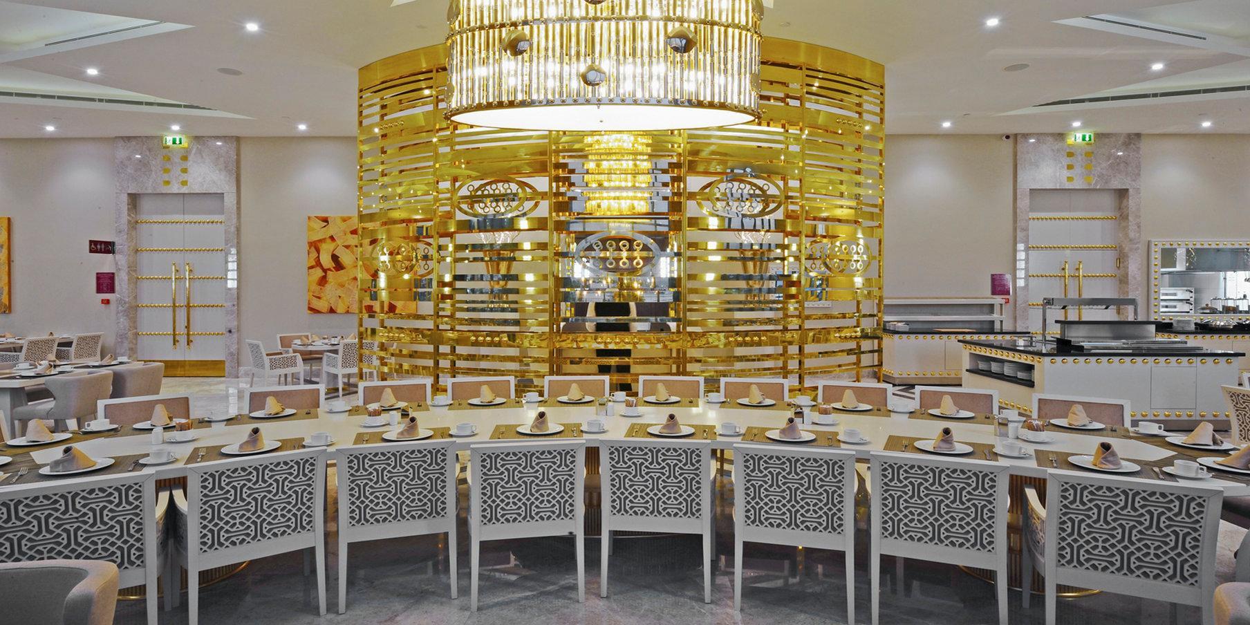 Crowne Plaza Bursa Convention Center & Thermal Spa By Ihg Luaran gambar The interior of a restaurant in the mall