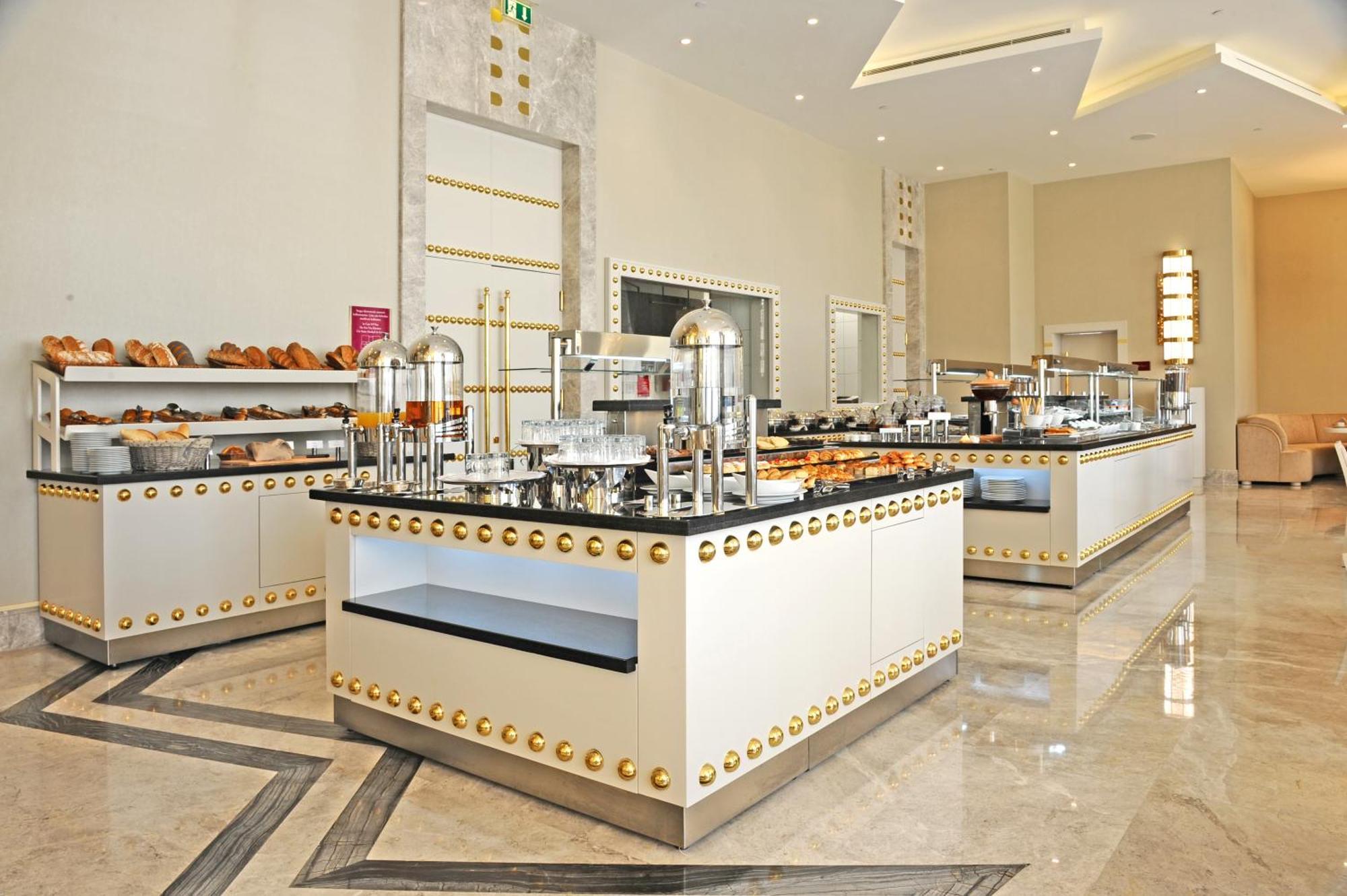 Crowne Plaza Bursa Convention Center & Thermal Spa By Ihg Luaran gambar The buffet at the hotel