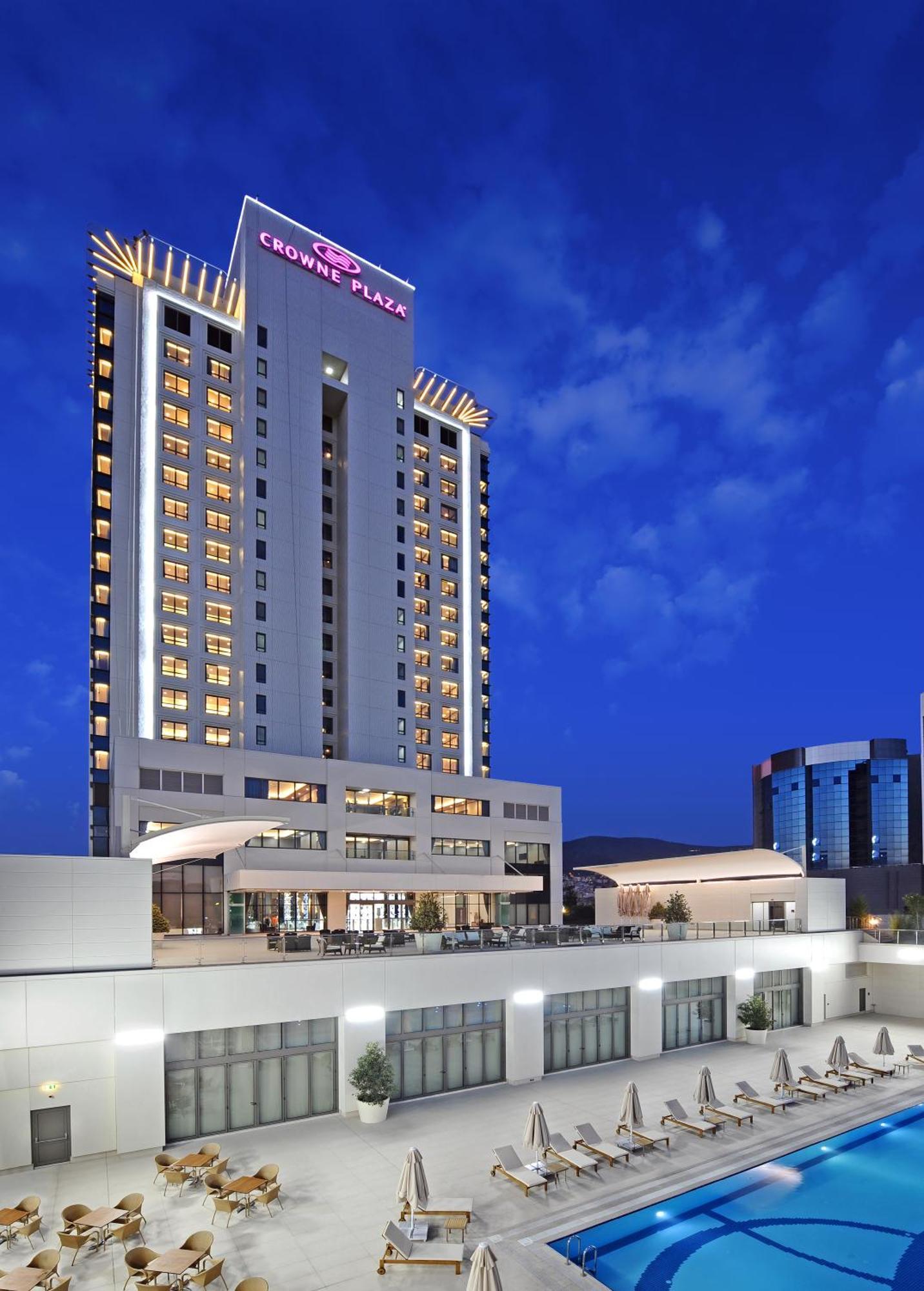 Crowne Plaza Bursa Convention Center & Thermal Spa By Ihg Luaran gambar The hotel at night